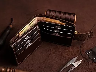 Шкіряний гаманець 6 відділів для карток, 2 прозорих та зовнішня кишеня для монет на замочку