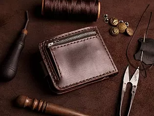 Шкіряний гаманець 6 відділів для карток, 2 прозорих та зовнішня кишеня для монет на замочку