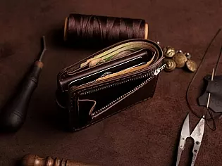 Шкіряний гаманець 6 відділів для карток, 2 прозорих та зовнішня кишеня для монет на замочку