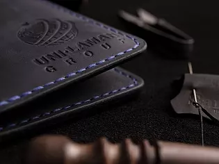 Обкладинка для паспорта з відділами для карток