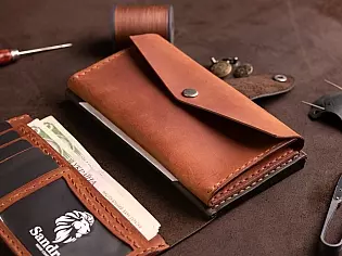 Шкіряне портмоне дві секції на кнопці та зовнішнім відділом на замочку