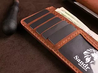 Шкіряне портмоне дві секції на кнопці та зовнішнім відділом на замочку