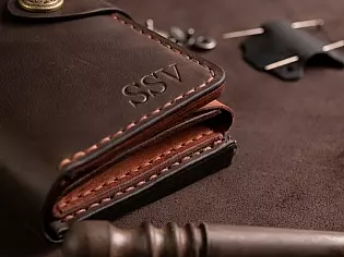 Шкіряне портмоне дві секції на кнопці та зовнішнім відділом на замочку