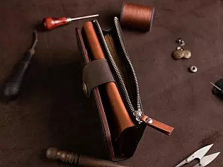 Шкіряне портмоне дві секції на кнопці та зовнішнім відділом на замочку