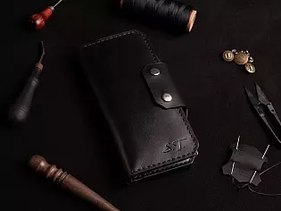 Гаманець шкіряний на рівну купюру дванадцять карток та зовнішній відділ на замочку