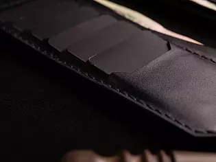 Гаманець шкіряний на рівну купюру дванадцять карток та зовнішній відділ на замочку