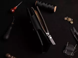 Гаманець шкіряний на рівну купюру дванадцять карток та зовнішній відділ на замочку