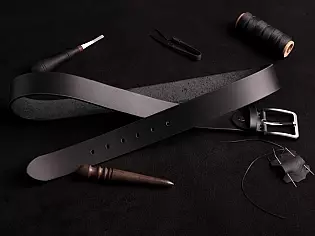 Чоловічий класичний ремінь з натуральної шкіри не прошитий по всій довжині з обробленими торцями