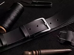 Чоловічий класичний ремінь з натуральної шкіри не прошитий по всій довжині з обробленими торцями