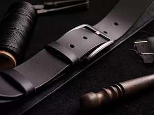 Чоловічий класичний ремінь з натуральної шкіри не прошитий по всій довжині з обробленими торцями