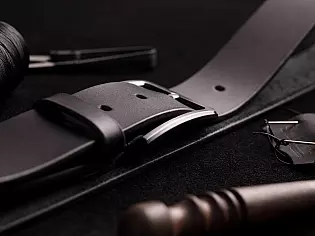 Чоловічий класичний ремінь з натуральної шкіри не прошитий по всій довжині з обробленими торцями