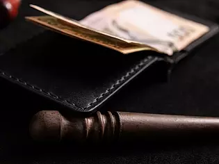 Компактний шкіряний кишеньковий затиск для купюр з двома відділами для карток пошитий вручну