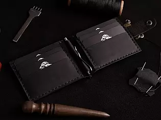 Шкіряний чоловічий затиск для купюр на 8 відділів для карток та з зовнішньою кишенею для монет