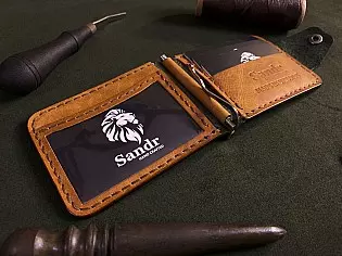 Чоловічий затиск гаманець ручна робота вміщає прозорий відділ для документів 4 для карток та 1 прихований