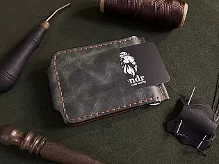 Чоловічий затиск гаманець ручна робота вміщає прозорий відділ для документів 4 для карток та 1 прихований