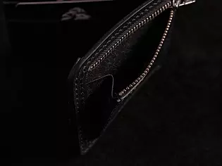 Шкіряний чоловічий гаманець 4 відділи для карток та зовнішня кишенька для монет