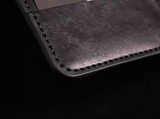 Шкіряний чоловічий гаманець 4 відділи для карток та зовнішня кишенька для монет