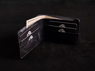 Шкіряний чоловічий гаманець 4 відділи для карток та зовнішня кишенька для монет