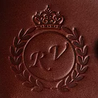 Гравіювання чи тиснення на шкірі: що краще обрати для персоналізації