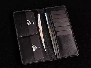 Шкіряний гаманець на рівну купюру з нашивкою на якій тиснення дракона
