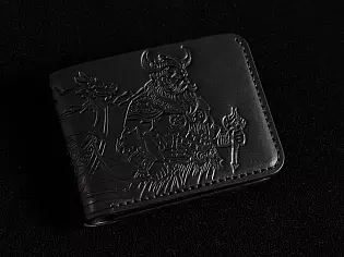 Чоловічий шкіряний гаманець із тиснення на всю лицеву "Вікінг повертається з походу" з відділом для карток та монет