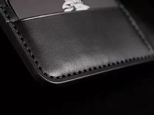 Чоловічий шкіряний гаманець із тиснення на всю лицеву "Вікінг повертається з походу" з відділом для карток та монет