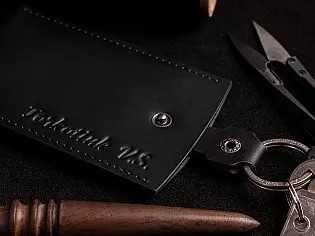 Ключниця з ремінцем та колечком