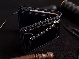 Шкіряний чоловічий гаманець з чотирма відділами для карт та зовнішній відділ для монет на замочку