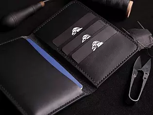 Шкіряна обкладинка для паспорта книжечки з відділами для карток