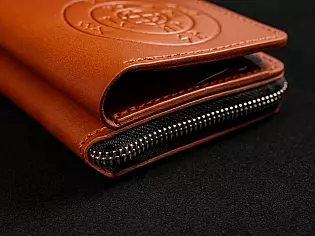 Шкіряне масивне портмоне на дві секції одна з яких на блискавці