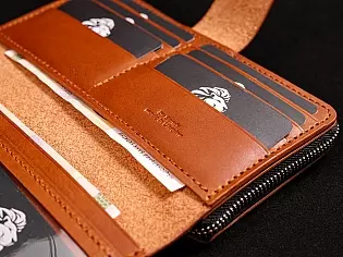Шкіряне масивне портмоне на дві секції одна з яких на блискавці