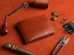 Компактний шкіряний чоловічий гаманець пошитий вручну поміщає 6 відділів для карток