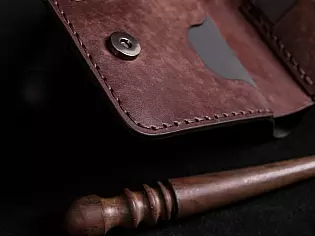 Шкіряний чоловічий гаманець ANGLE внутрішня кнопка магніт та зовнішній відділ для монет на замочку