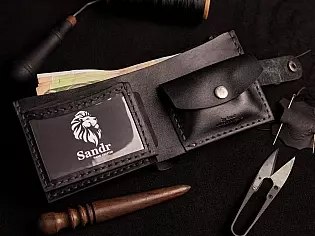 Шкіряний крафтовий гаманець на кнопці з прозорими відділами для документів, карток та монет