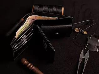 Шкіряний крафтовий гаманець на кнопці з прозорими відділами для документів, карток та монет