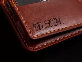 Пошитий вручну шкіряний гаманець з прозорим відділом для документів, карток та монет