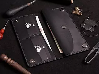 Шкіряне портмоне на рівну купюру з внутрішнім відділом для монет на кнопці