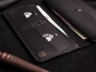 Шкіряне портмоне на рівну купюру з внутрішнім відділом для монет на кнопці