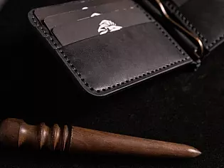 Гаманець-затиск для купюр з відділом для монет пошитий з натуральної шкіри