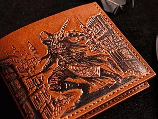 Шкіряний гаманець з промальованим тисненням зображення стародавнього воїна месника. ручний пошив, якісна італійська шкіра, 