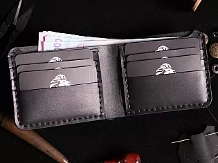 Чоловічий шкірняий гаманець пошитий вручну поміщає 6 відділів для карток та 2 таємних 