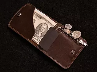 Гаманець з відкритим відділом для купюр, компактним формфактором, монетницею та відділами для карток