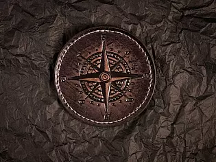 Патч із тисненим зображенням компаса