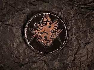 Шкіряний патч із тисненим зображенням грифа