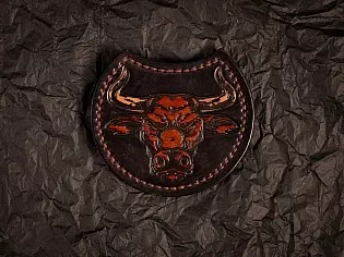 Шкіряний патч круглої форми із тисненим зображенням голови бика