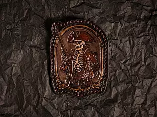 Шкіряний патч із тисненим зображенням пірата-скелета