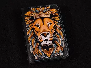 Шкіряна обкладинка для паспорта книжечки з тисненням та малюнком голови лева