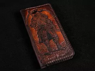 Шкіряний гаманець на рівну купюру з тисненням та розмальовкою пірат на лицевій та кораблем на тильній стороні виробу