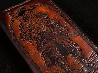 Шкіряний гаманець на рівну купюру з тисненням та розмальовкою пірат на лицевій та кораблем на тильній стороні виробу