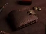 Гаманець з прозорим відділом для ID документу, три карти та зовнішня кишеня для монет